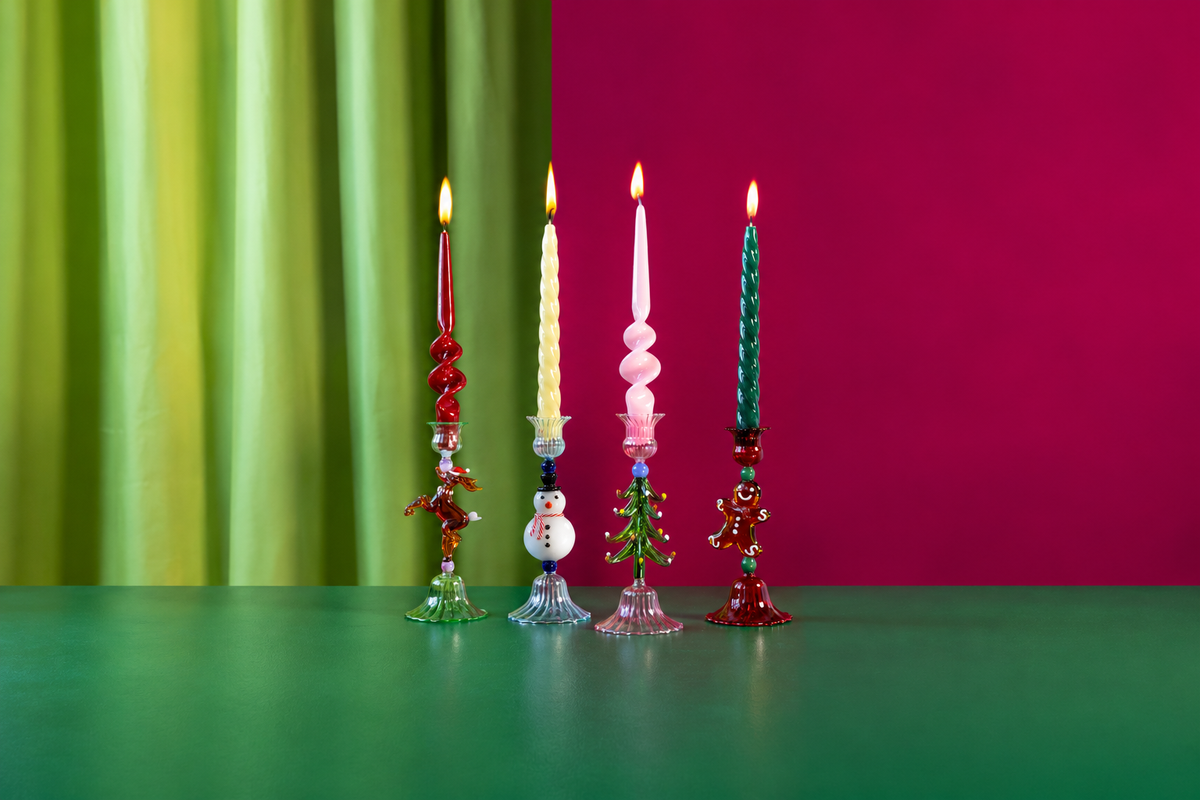  Weihnachtliche Kerzenhalter aus Glas von &k Amsterdam mit Rentier, Schneemann, Tannenbaum und Lebkuchenmann